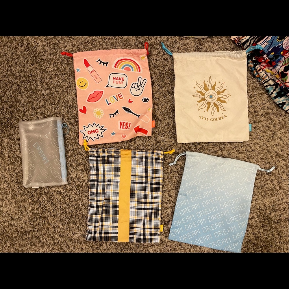 Free makeup bag with purchase
